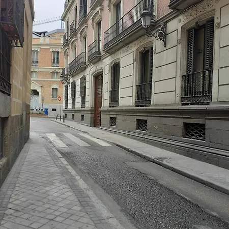 Coqueto Apartamento en el Corazón de Madrid Sol-2